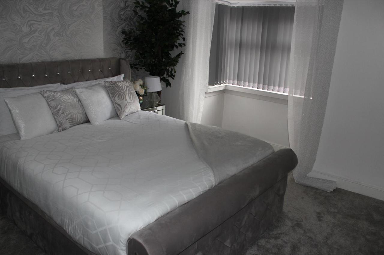 Luxury 3 Bedroom House * Birmingam